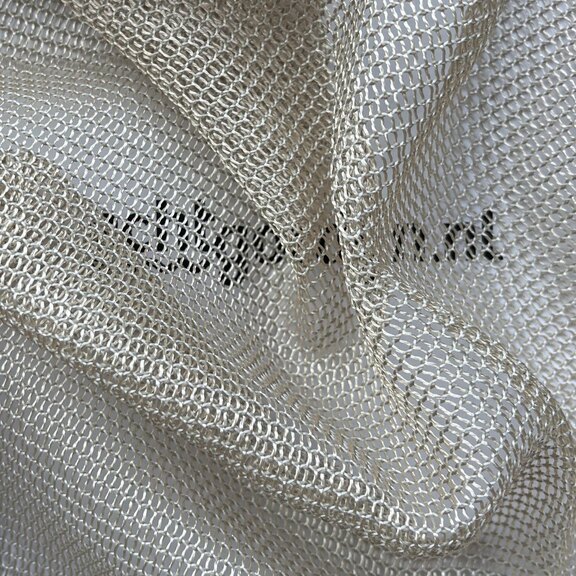 Ingen beige glanzend open weave 300cm