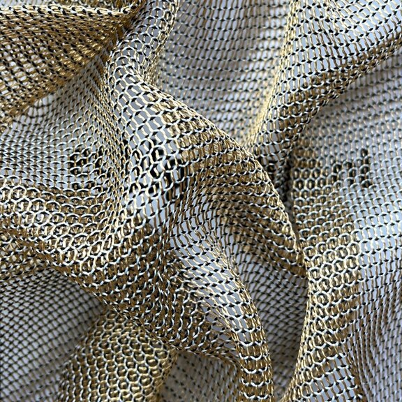 Ingen goud glanzend open weave 300cm